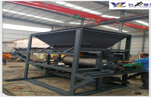 輥式磁選機(jī),輥式磁選機(jī)的生產(chǎn)要注意細(xì)節(jié)問題_鐵礦選礦輥式磁選機(jī)的生產(chǎn)要注意細(xì)節(jié)問題磁場一般為多少_磁塊如何排列 輥式磁選機(jī),輥式磁選機(jī)的生產(chǎn)要注意細(xì)節(jié)問題_鐵礦選礦輥式磁選機(jī)的生產(chǎn)要注意細(xì)節(jié)問題磁場一般為多少_磁塊如何排列