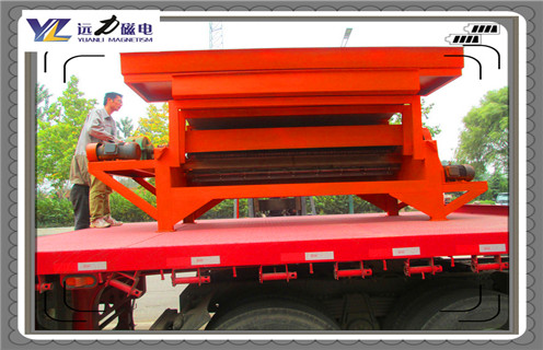 廣東鈦尾礦濕式磁選機(jī)_廣東鈦尾礦濕式磁選機(jī)鐵精粉流程及轉(zhuǎn)速有什么規(guī)定 ,在保證選礦效果的前提下，如果礦漿流速越快，則設(shè)備在單位時(shí)間內(nèi)處理能力及單位時(shí)間內(nèi)精礦的產(chǎn)量提升，同時(shí)由于 減少了電耗、人工成本等選礦成本，有利于選礦收益的增加。而實(shí)際選礦生產(chǎn)中，礦漿流速是受到諸多限制的，不可能無(wú)限制的提高礦漿流速來(lái)提升選礦收益。 一、廣東鈦尾礦濕式磁選機(jī)_廣東鈦尾礦濕式磁選機(jī)鐵精粉流程及轉(zhuǎn)速有什么規(guī)定 1、從選礦作用力的角度考慮。流經(jīng)磁選工作面的礦漿速度決定了作用于沉積在梯度吸附區(qū)域表面顆粒上的剪切力，因此，影響到磁性chanp-in的回收率和品位，一般情況下，流速過(guò)高時(shí)會(huì)造成磁性超貧品位的增加而同時(shí)損失部分回收率。 2、選擇不同號(hào)磁選機(jī)設(shè)備是根據(jù)客戶產(chǎn)量及需求而定，而我們遠(yuǎn)力磁電選礦設(shè)備廠生產(chǎn)小磁選機(jī)也是根據(jù)客需求而定制，隨著路打開(kāi)，越來(lái)越多小產(chǎn)量客戶來(lái)選擇小磁選機(jī)，它在市場(chǎng)上有***客戶群。遠(yuǎn)力磁電選礦機(jī)械小磁選機(jī)設(shè)備筒皮采進(jìn)耐磨涂層替了普通筒皮，耐磨度了8-10倍左右，同時(shí)磁選機(jī)滾筒是***度稀土永磁材料來(lái)制造，這樣保證磁選機(jī)磁力持久性，磁場(chǎng)可以從500GS-13500GS以上都可以定制，合理結(jié)構(gòu)設(shè)計(jì)及磁系組裝 二、廣東鈦尾礦濕式磁選機(jī)_廣東鈦尾礦濕式磁選機(jī)鐵精粉流程及轉(zhuǎn)速有什么規(guī)定 1、濕式磁選機(jī)有三種槽體：順流槽體、逆流槽體、半逆流槽體。不一樣槽體對(duì)于物料的精細(xì)度的工作也不一樣，這個(gè)詳細(xì)的選擇還要依據(jù)周身環(huán)境的，地質(zhì)及物料的特色，然后結(jié)合自然條件選擇再依據(jù)設(shè)備的特色進(jìn)行選擇，防止出現(xiàn)“不適應(yīng)”運(yùn)作疑問(wèn)出現(xiàn)。 2、濕式磁選機(jī)三種槽體的特色：順流式濕式磁選機(jī)相對(duì)逆流式和半流式的槽體來(lái)說(shuō)，它的處理才能大，順流式槽體適宜于處理較粗粒度的強(qiáng)磁性物料的粗選和精選。順流式磁選機(jī)有一個(gè)需要特色留意的地方即是：***嚴(yán)厲的操控給礦的粒度，不能過(guò)大或許過(guò)小，過(guò)大的時(shí)分脈石與磁性物體別離不開(kāi)，磁性礦粒簡(jiǎn)單損失于尾礦，會(huì)下降精礦的質(zhì)量。順流式槽體濕式磁選機(jī)可以完成連體機(jī)工作，進(jìn)步精礦的質(zhì)量。 3、逆流式磁選機(jī)適宜于細(xì)粒強(qiáng)磁性礦藏的粗選與掃選工作，回收率較高，但精礦檔次較低。由于粗粒物料易沉積阻塞選別空間，更不容別離開(kāi)來(lái)，所以逆流型磁選機(jī)不適于處理粗粒物料，盡量防止運(yùn)用逆流式濕式磁選機(jī)進(jìn)行精選，牢記。 4、半逆流磁選機(jī)它一起具有自己順流槽體的優(yōu)勢(shì)和逆流槽體的優(yōu)勢(shì)，半逆流磁選機(jī)在礦設(shè)技術(shù)流程中所占的比重略大。它充分體現(xiàn)了順流式和逆流式的優(yōu)勢(shì)，而且還逾越了那兩種槽體，由于它還適宜于處理0.5mm以下的礦粒的粗選和精選，不光可以多臺(tái)串聯(lián)和并聯(lián)，還可以完成屢次的掃選和精選。