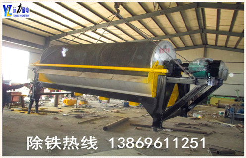 永磁筒式磁選機多少錢,永磁筒式磁選機在磁性物質(zhì)的選別中占據(jù)著重要的地位,是選別磁鐵礦的關鍵設備.很多選礦廠都必備永磁筒式設備,主要是因為它的工作效率高,質(zhì)量可靠物美價廉.