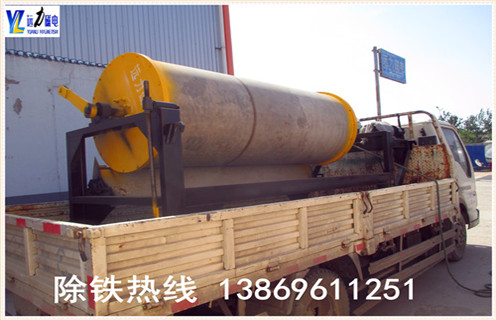 永磁筒式磁選機(jī)有強(qiáng)磁的嗎?遠(yuǎn)力強(qiáng)永磁筒式磁選機(jī),永磁筒式磁選機(jī)是遠(yuǎn)力生產(chǎn)的一種新型高磁場(chǎng)的選礦磁選設(shè)備,主要用于分選顆粒較細(xì)的礦物料和一些非磁性物質(zhì)中的除鐵作用,永磁筒式磁選機(jī)表面的磁場(chǎng)強(qiáng)度遠(yuǎn)遠(yuǎn)大于普通的磁選機(jī),磁筒分為半逆流.逆流.順流三種型態(tài),可以適應(yīng)不同的選別需求.